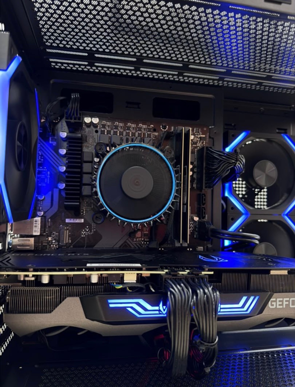 Foto Pc gaming fullset tampak 2