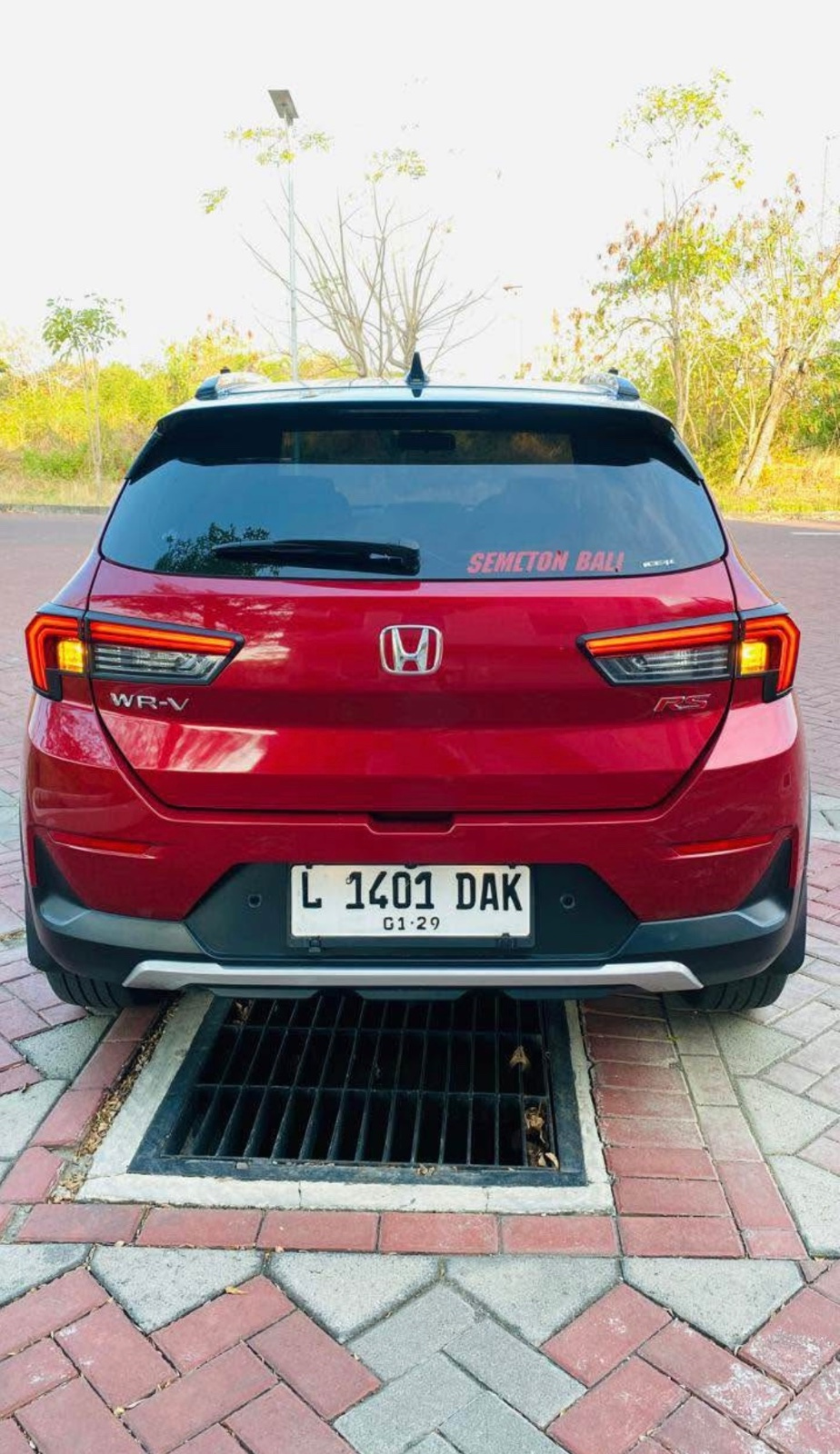Foto Honda WR-V 2023 tampak 4